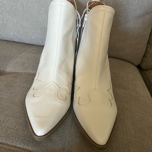 Women’s size 11 booties